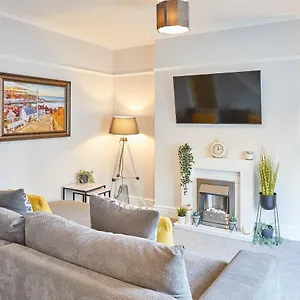 Host & - Tanqueray House Holiday home Whitby